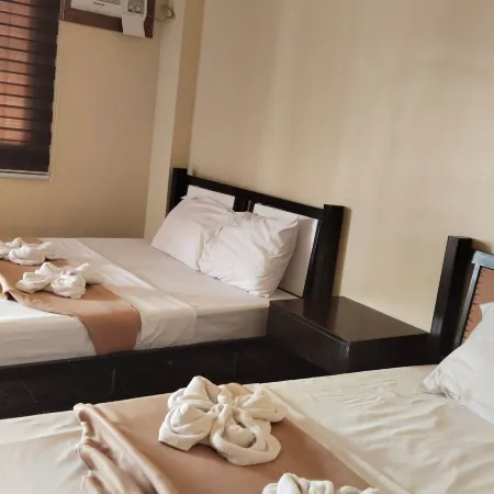 NOOK AIRPORT GUESTHOUSE