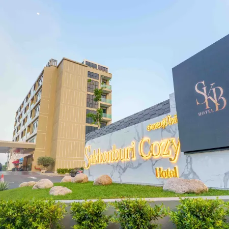 Sakhonburi Cozy Hotel Отели рядом с достопримечательностью «Ват лонг Кхру»