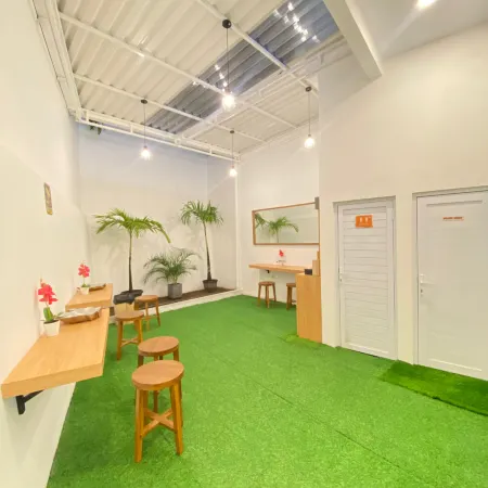 THE CABIN HOTEL AMBASADOR