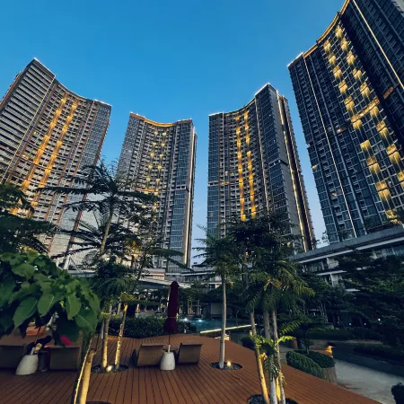 ·TANG · Gold Coast Pik Sea View Apartment Отели рядом с достопримечательностью «Торговый центр PIK Avenue»