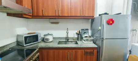 Elite Homestays 2 BR Condo SOUTH OF MARKET BGC Отели рядом с достопримечательностью «Citi Plaza»