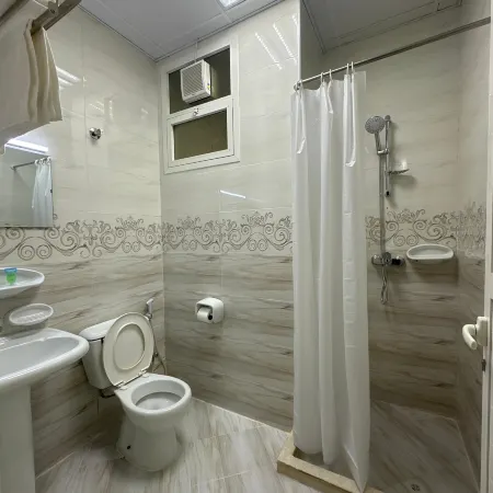 AL ZAHRA HOTEL APARTMENTS Отели рядом с достопримечательностью «Торговый центр Al Manar»