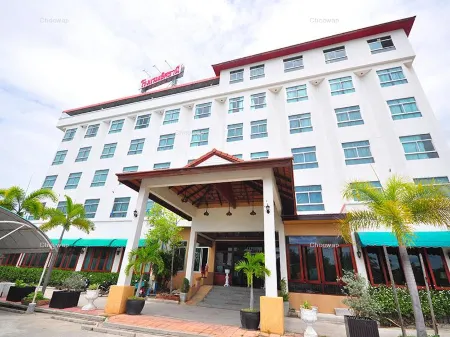 Lertthanee Hotel Отели в г. Супхан Бури