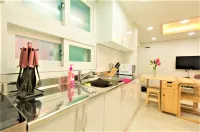 Dajeong House/Hongdae Entrance Sta.Exit7.  Party room. Lovely Big House