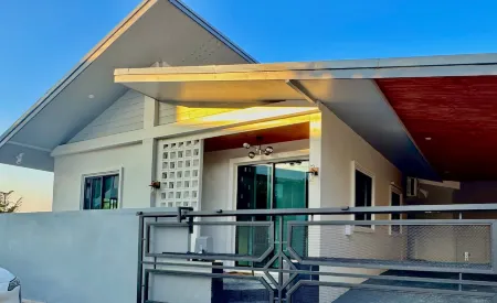 Check it! NearPYD,SIBs,Kad Farang/13min to airport Отели в г. Ханг Донг