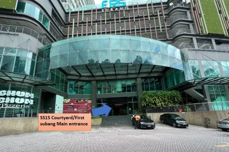 SS15 Courtyard First Subang Cozy Studio with WIFI/TV Box