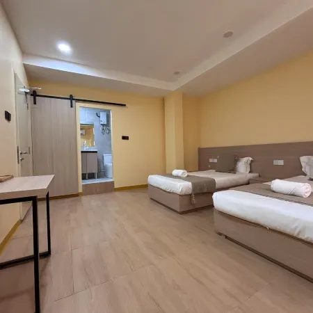 5 ° N latitude Homestay