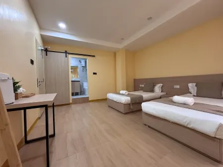 5 ° N latitude Homestay