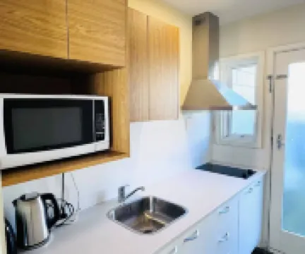 Merivale Court Large Studio-Unit 2