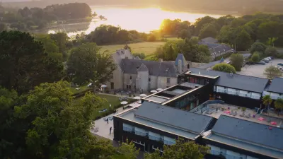 La Maison OBONO Hôtel & Spa Отели рядом с достопримечательностью «rivière du Bono»