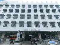 RedDoorz Premium @ MyTown New York BGC グリーンウェイ・パーク周辺のホテル