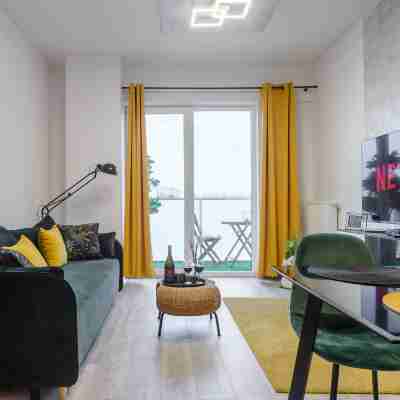 Lumina stylish apart near Atlas Arena Rooms