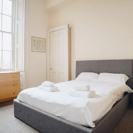 Traditional Central 2 Bedroom Apartment