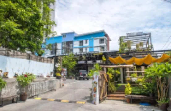 The Quarter Wutthakat โรงแรมใกล้สถานีรถไฟฟ้า BTS ตลาดพลู