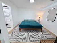 Modern Lux king Suite, Minutes To Lido Beach + DT. - Wifi