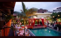 RJ Hotel Pokhara - piscina