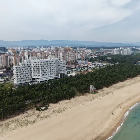 Blue and Hotel Отели рядом с достопримечательностью «Пляж Анмок»