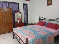 Kost Exclusive Omah Sinten Palagan - parkir