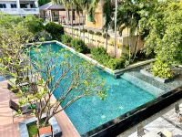J Tower Pattaya - piscina