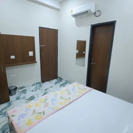 Hotel Shri Balaji Dham, Family Room Near Mathura Railway Station