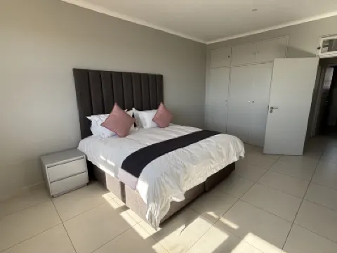 Glenhazel Square Apartments Hotels near Bedfordview