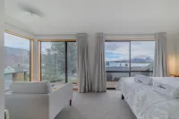 Manawaroto  3BR with Mountain & Lake Views Hotels in 