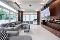 SeaBreeze Grand Pool Villa Pattaya