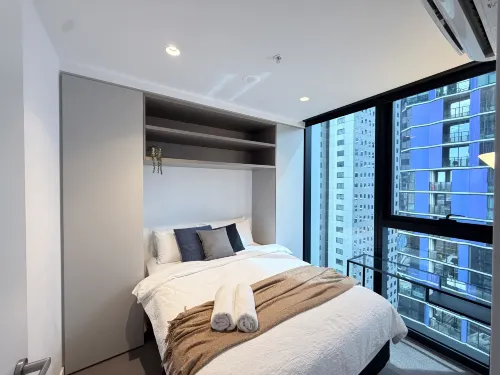 2BR/2BA Urban Sanctuary: Views from 33rd Flr