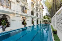 The Riverfront Central Hotel - parkir