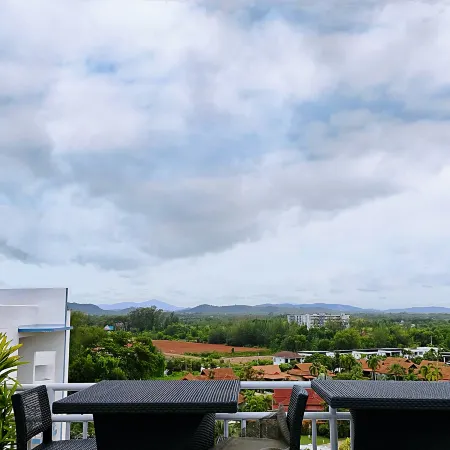 Mae Phim Beachside 1BR Condo | Rooftop Sea View Pool