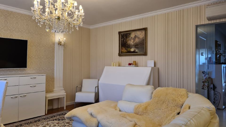 Family Suite & Parking Penthouse