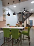 Newly Refurbished | Spacious Home | COMFY HILL