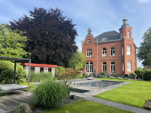 Manor house with pool Hotels in Tönisvorst