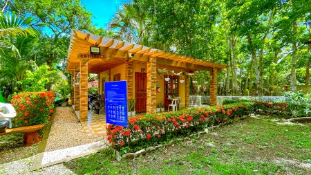 Cavesera Residencia Farm and Resort