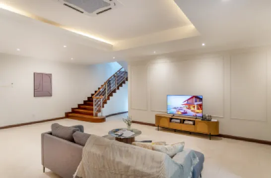 325 Ritchie by COBNB@ U Thant. Hotels in Desa Pahlawan