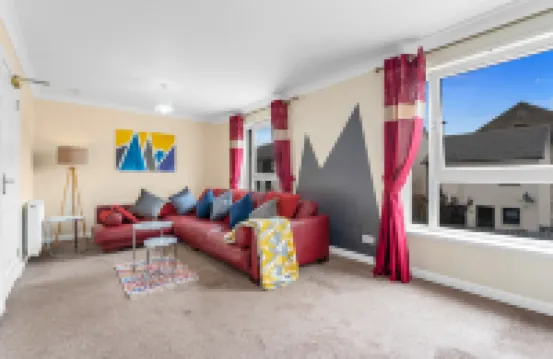The Townhouse - 4 Rooms Large Beds with TV's, Poker Table, Fully Equipped, Easy Ring-Road Access