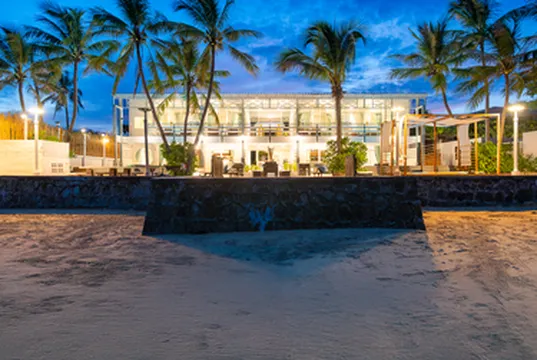 รูปภาพของวิลล่าขนาดใหญ่ติดชายหาด รองรับสูงสุด 28 ท่าน | 6 ห้องนอน | 2 สระว่ายน้ำวิวทะเล