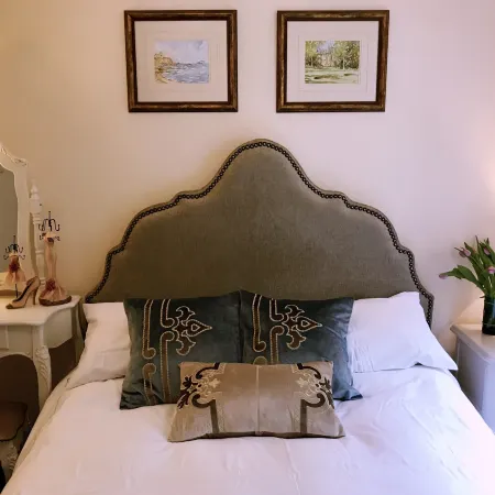 Elegant 2-bed city centre flat by royal mile-free parking