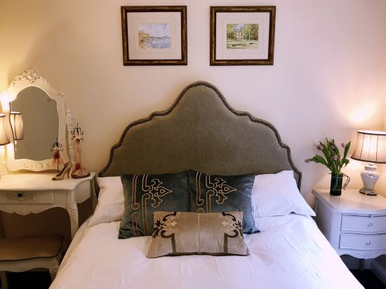 Elegant 2-bed city centre flat by royal mile-free parking
