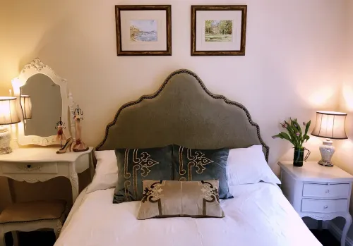 Elegant 2-bed city centre flat by royal mile-free parking