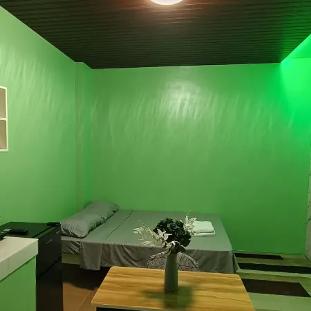 Reg'z Boarding House