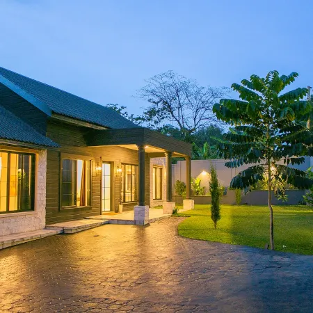 Rabi Residence - Modern Farmhouse sleeps 4