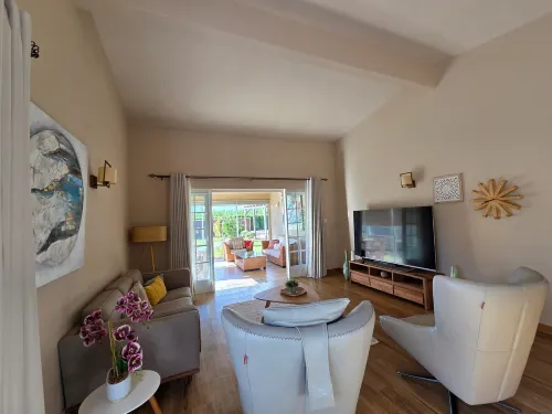 Luxury Secure Gated Villa Surrounded by Nature - Villas