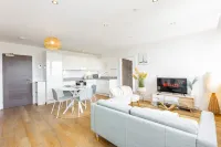 2BR Flat Old Trafford & MediaCity Parking Included - 4-Star