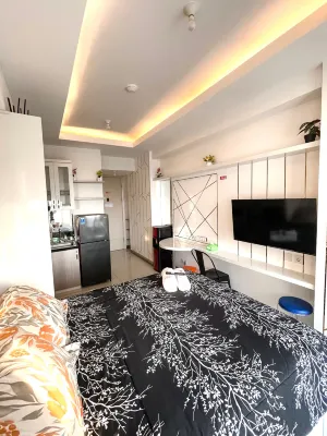 PakuwonMall Apartment @Anderson Studio By B&B Host Отели в г. Dukuhpakis