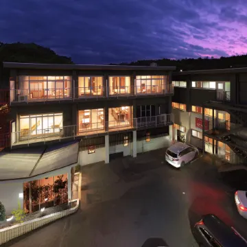 crystal ryokan shirahama akariya Отели рядом с достопримечательностью «Пляж Сирарахама»