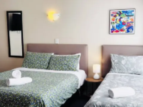 Merivale Court Large Studio-Unit 2