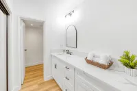 Palm Desert Suites - parking