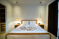 3 Bed Villa in Kuta w/ Day Bed Pool Fast Wi-Fi