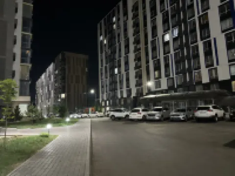 Nice Raiymbek residence 19-27 & drinking water Alma Ata 2附近的飯店